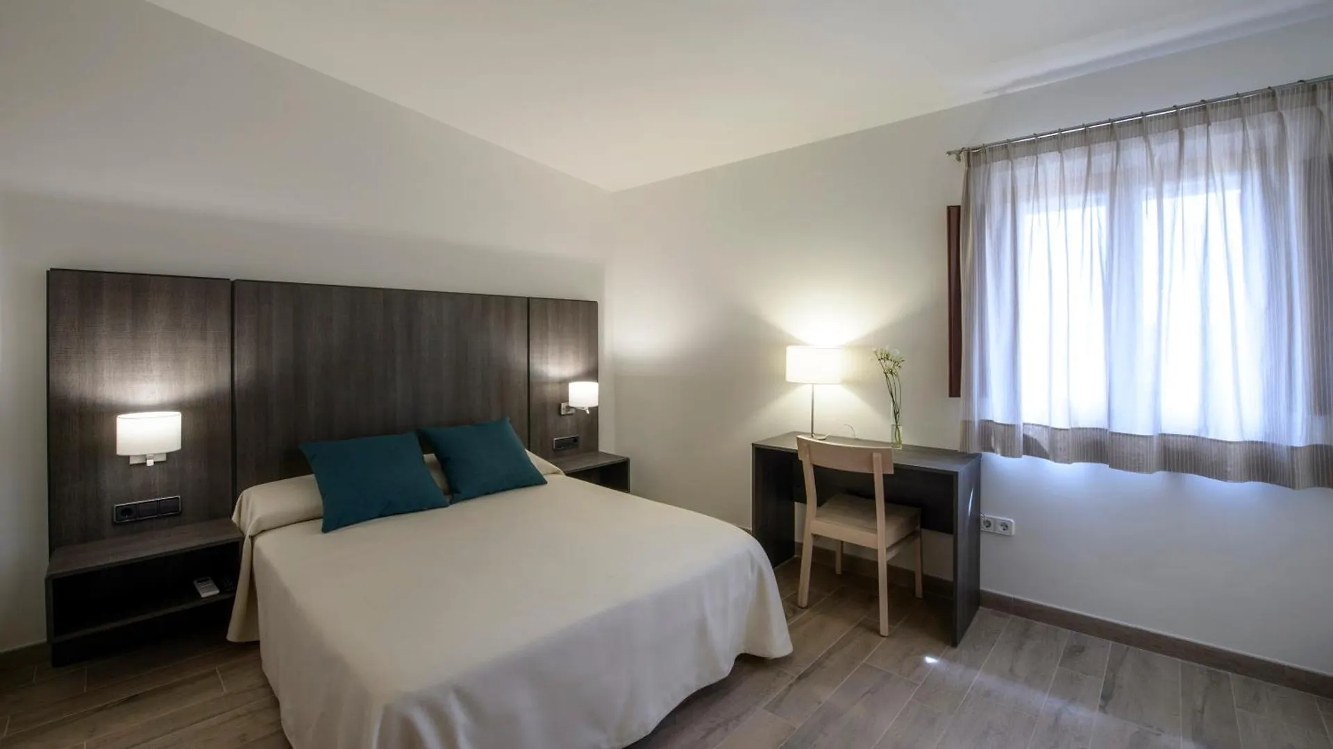 Mas Pere Pau Hotel Besalu 3*,  Spain