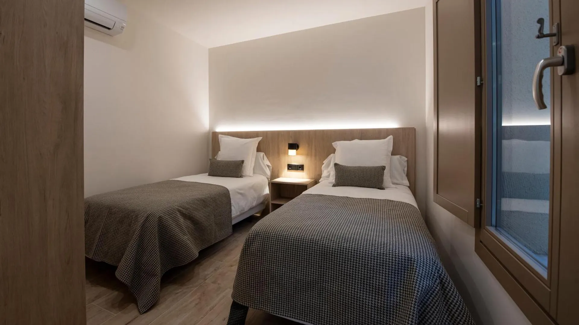 Mas Pere Pau Hotel Besalu 3*,  Spain