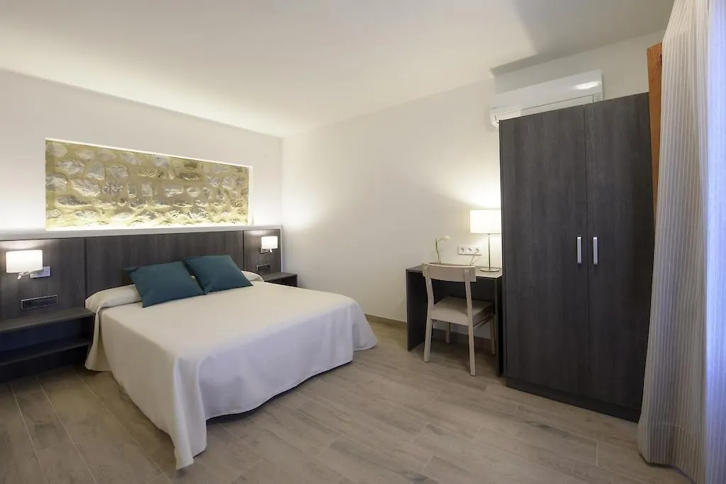 Mas Pere Pau Hotel Besalu 3*,