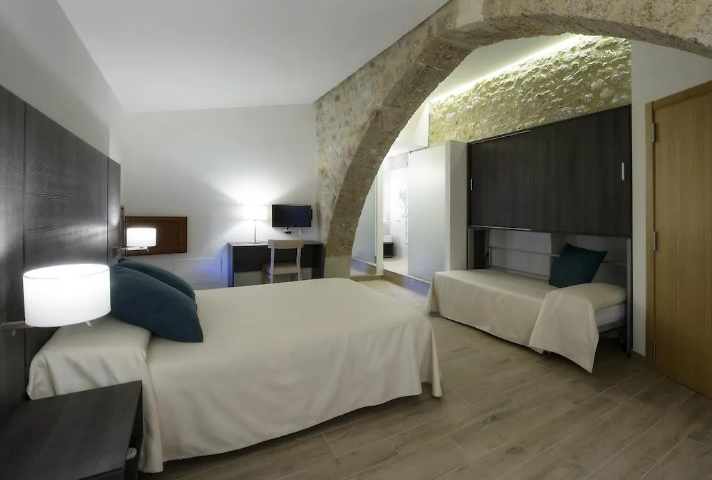 Mas Pere Pau Hotel Besalu 3*,  Spain